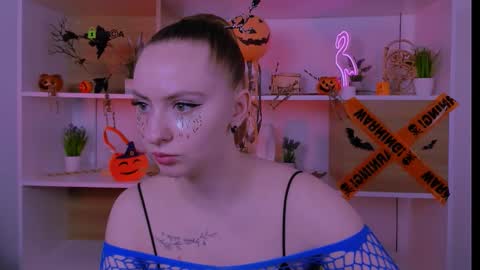 lana_of online show from 11/02/25, 09:22