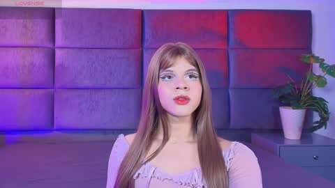 Snapshot of lana_presscot chatting on 05/11/26, 01:11 valentino moon online show from 05/11/26, 01:11