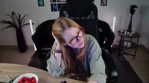 lana online show from 07/08/26, 10:31