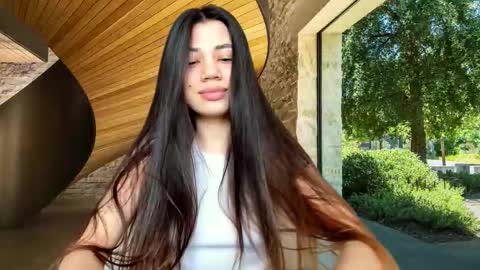 Lana online show from 10/04/25, 10:02