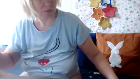 LovelyQueen online show from 06/15/26, 07:43