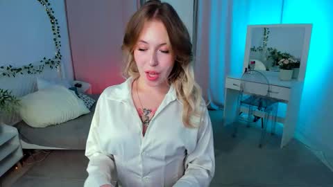 Lana online show from 10/17/25, 09:50