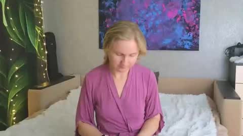 Snapshot of lanavismith chatting on 12/19/25, 06:20 LanaviSmith online show from 12/19/25, 06:20