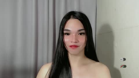 lanawyatt_ online show from 12/14/24, 07:03