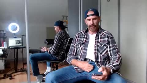 Snapshot of lancedad1 chatting on 10/07/25, 06:27 Lance online show from 10/07/25, 06:27