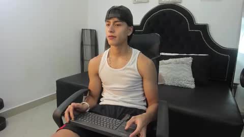 Snapshot of landercruz chatting on 10/19/25, 03:51 landercruz online show from 10/19/25, 03:51