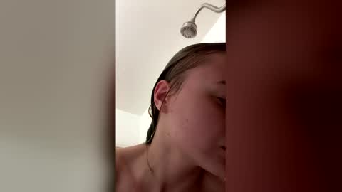 Snapshot of laneybel chatting on 12/18/25, 03:56 laneybel online show from 12/18/25, 03:56