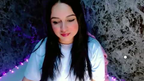 Snapshot of lanna_belle28 chatting on 11/26/25, 02:07 Lanna online show from 11/26/25, 02:07