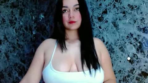 Snapshot of lanna_belle28 chatting on 12/03/25, 02:04 Lanna online show from 12/03/25, 02:04