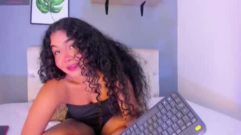 lanna_jones_ online show from 10/28/25, 07:49