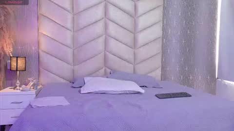 Snapshot of lanna_rossii chatting on 10/24/25, 01:18 L A N N A ---- online show from 10/24/25, 01:18