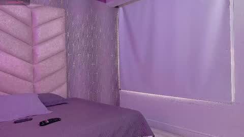 Snapshot of lanna_rossii chatting on 10/27/25, 12:31 L A N N A ---- online show from 10/27/25, 12:31