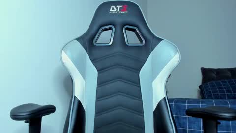 Lanna online show from 02/25/25, 04:24