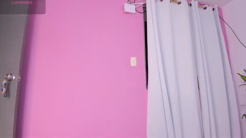 lapeligrosa_ online show from 12/13/24, 12:06