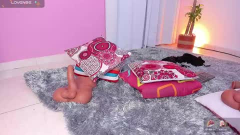 lapeligrosa_ online show from 12/17/24, 04:00