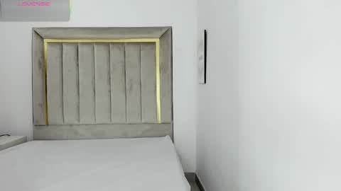 Julian online show from 10/12/25, 07:02