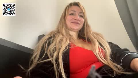 Snapshot of lapussia chatting on 11/15/25, 02:46 Olena online show from 11/15/25, 02:46