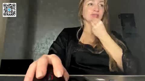 Snapshot of lapussia chatting on 12/14/25, 07:40 Olena online show from 12/14/25, 07:40