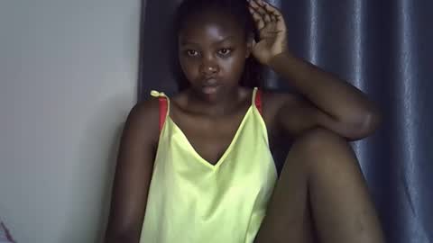 lara online show from 11/28/25, 03:09