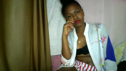 Snapshot of lara_belle chatting on 05/15/26, 11:23 lara_belle online show from 05/15/26, 11:23