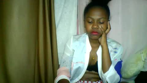 Snapshot of lara_belle chatting on 05/16/26, 12:40 lara_belle online show from 05/16/26, 12:40