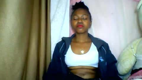 Snapshot of lara_belle chatting on 05/22/26, 03:02 lara_belle online show from 05/22/26, 03:02