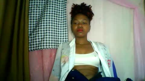 Snapshot of lara_belle chatting on 05/31/26, 11:17 lara_belle online show from 05/31/26, 11:17