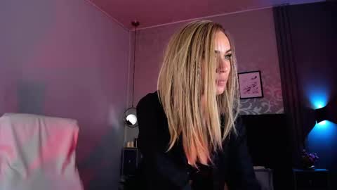 Lara online show from 02/12/25, 03:29