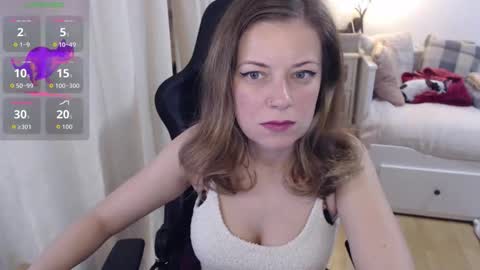 Snapshot of lara_c_rau chatting on 11/30/25, 10:36 Lara online show from 11/30/25, 10:36