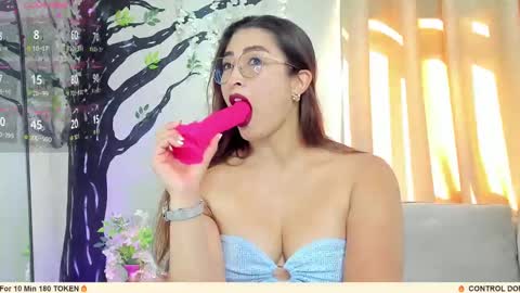 Snapshot of lara_martin chatting on 11/10/25, 07:57 700 200 online show from 11/10/25, 07:57