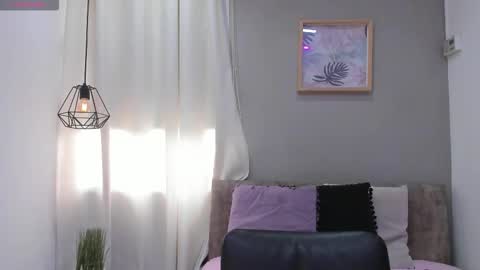 Snapshot of lara_martin chatting on 12/05/25, 07:43 700 200 online show from 12/05/25, 07:43