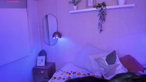 Snapshot of laraa_rouss_ chatting on 11/28/25, 03:42 laraa rouss online show from 11/28/25, 03:42