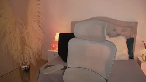 Lara  online show from 10/02/25, 02:13