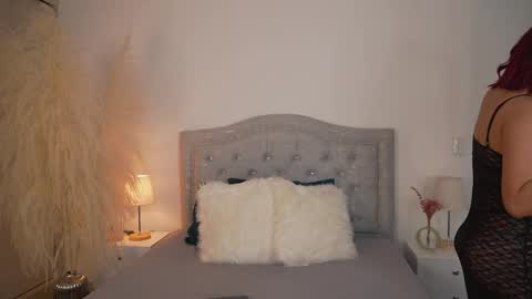 Lara  online show from 10/03/25, 01:19