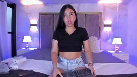 Lara online show from 07/19/26, 11:47