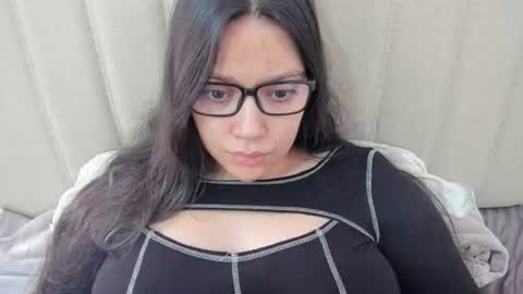 lara online show from 02/12/25, 02:54
