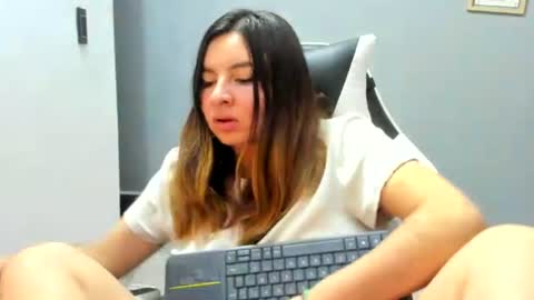 Lara online show from 07/05/26, 04:19