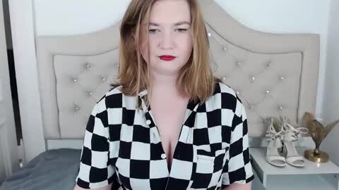 Snapshot of laraflirt chatting on 02/05/25, 10:33 LaraFlirt online show from 02/05/25, 10:33