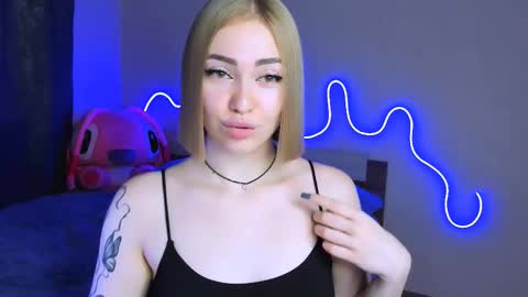 Snapshot of larakrein_lk chatting on 09/20/25, 01:56 LaraKrein lk online show from 09/20/25, 01:56