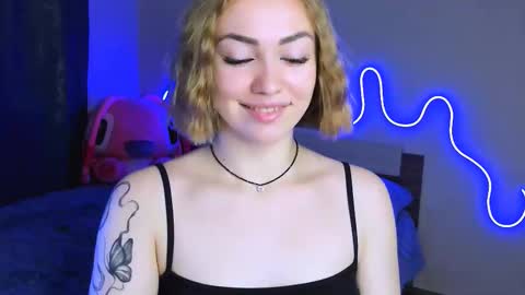 Snapshot of larakrein_lk chatting on 09/22/25, 02:19 LaraKrein lk online show from 09/22/25, 02:19