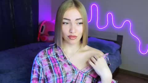 Snapshot of larakrein_lk chatting on 10/12/25, 03:33 LaraKrein lk online show from 10/12/25, 03:33