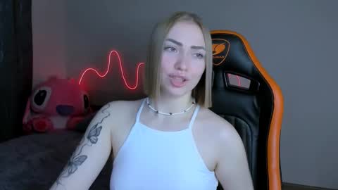 Snapshot of larakrein_lk chatting on 10/23/25, 06:28 LaraKrein lk online show from 10/23/25, 06:28