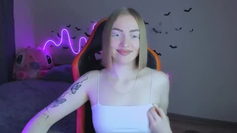 Snapshot of larakrein_lk chatting on 10/28/25, 06:54 LaraKrein lk online show from 10/28/25, 06:54