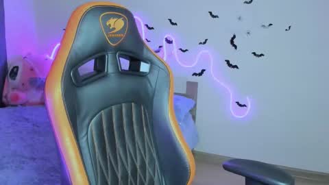 Snapshot of larakrein_lk chatting on 11/01/25, 01:24 LaraKrein lk online show from 11/01/25, 01:24