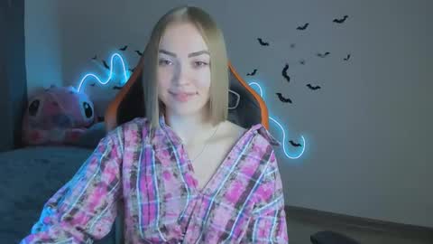 LaraKrein lk online show from 11/02/25, 12:07