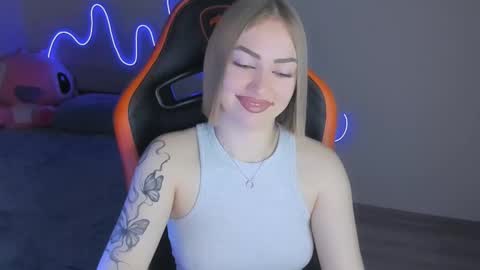 LaraKrein lk online show from 11/28/25, 02:31