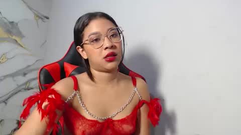 Snapshot of laralmanza chatting on 03/04/26, 02:45 laralmanza online show from 03/04/26, 02:45