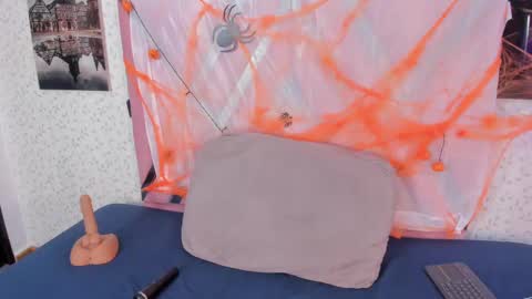 Lara Murphy online show from 10/22/25, 04:13