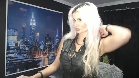 laras_moans online show from 12/08/24, 09:02