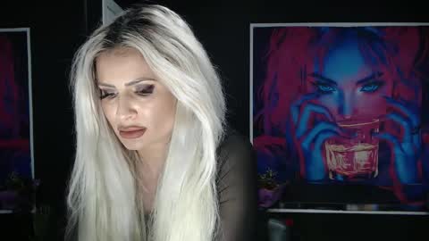 Snapshot of laras_moans chatting on 11/21/25, 10:36 laras_moans online show from 11/21/25, 10:36